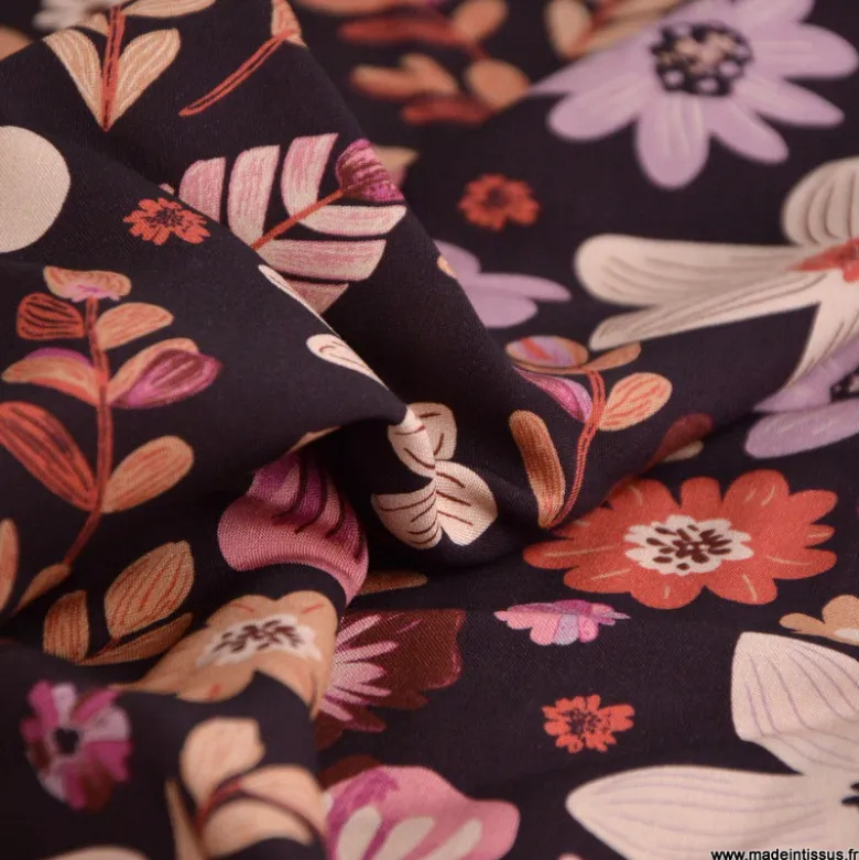 Tissu popeline de viscose Osaya motif fleurs roses fond bordeaux