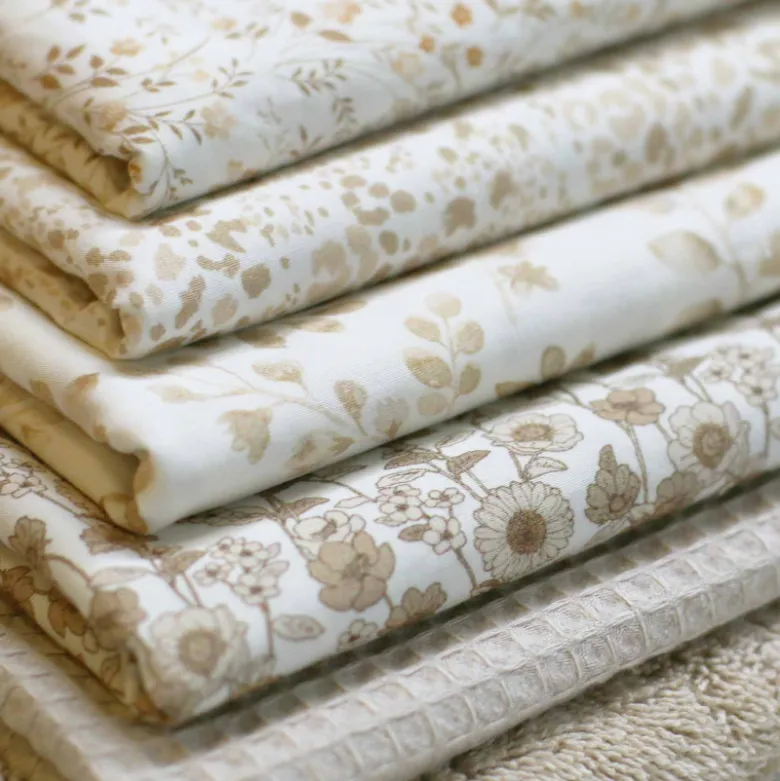 Tissu popeline Eglantine fleurs beige fond blanc