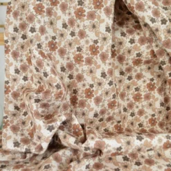 Tissu popeline Léonce fleurs caramel et beige fond écru