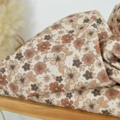 Tissu popeline Léonce fleurs caramel et beige fond écru