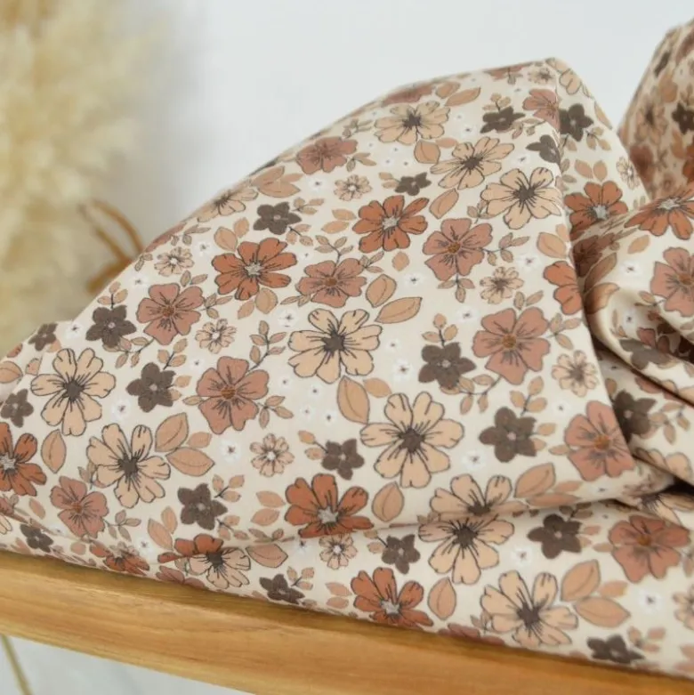 Tissu popeline Léonce fleurs caramel et beige fond écru