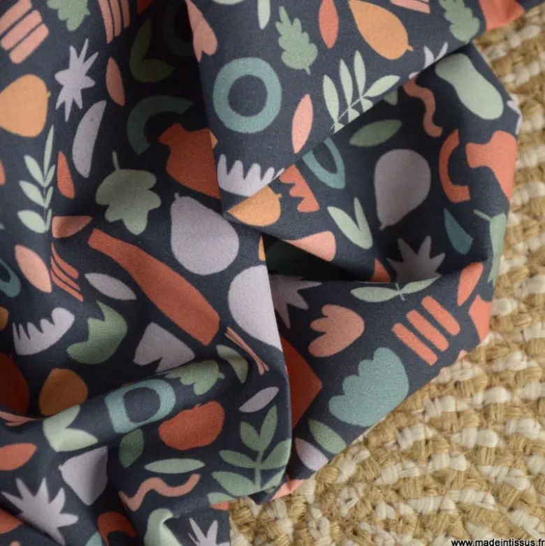 Tissu popeline motif amphores, fruits et feuilles graphique marsala et rose fond marine - exclusif