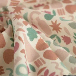 Tissu popeline motif amphores, fruits et feuilles graphique camel, rose et vert - exclusif