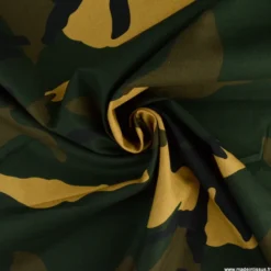 Tissu popeline motif camouflage armée vert kaki et beige