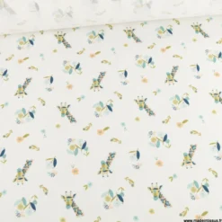 Tissu popeline motif girafes et fleurs bleues fond bleu - Oeko tex