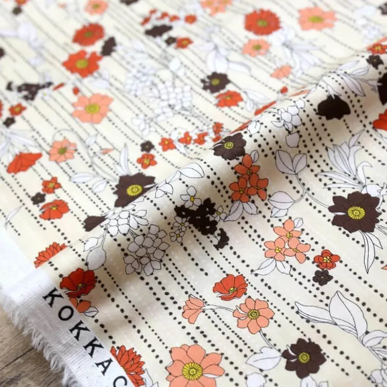 Tissu popeline satinée Kokka Retro Flower - beige