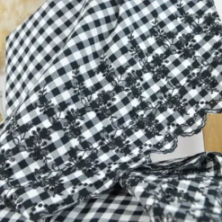 Tissu popeline Vichy festonnée et brodée - Noir et blanc