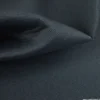 Tissu pour siège auto sergé noir et gris.