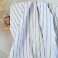 Tissu Regence en coton motif rayures bleues fond blanc - OEKO TEX