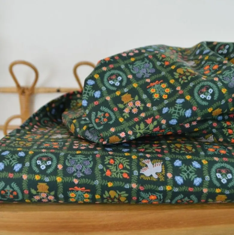 Tissu Rifle Paper carreaux de fleurs fond vert - Collection Gracie