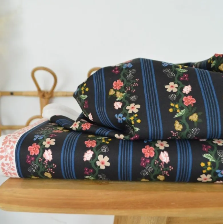 Tissu Rifle Paper motif fleurs et rayures Noir - Collection Gracie