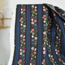 Tissu Rifle Paper motif fleurs et rayures Noir - Collection Gracie