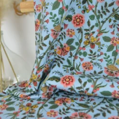 Tissu Rifle Paper motif fleurs indiennes fond bleu - Collection Gracie