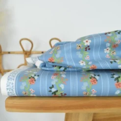 Tissu Rifle Paper motif fleurs et rayures Bleu - Collection Gracie