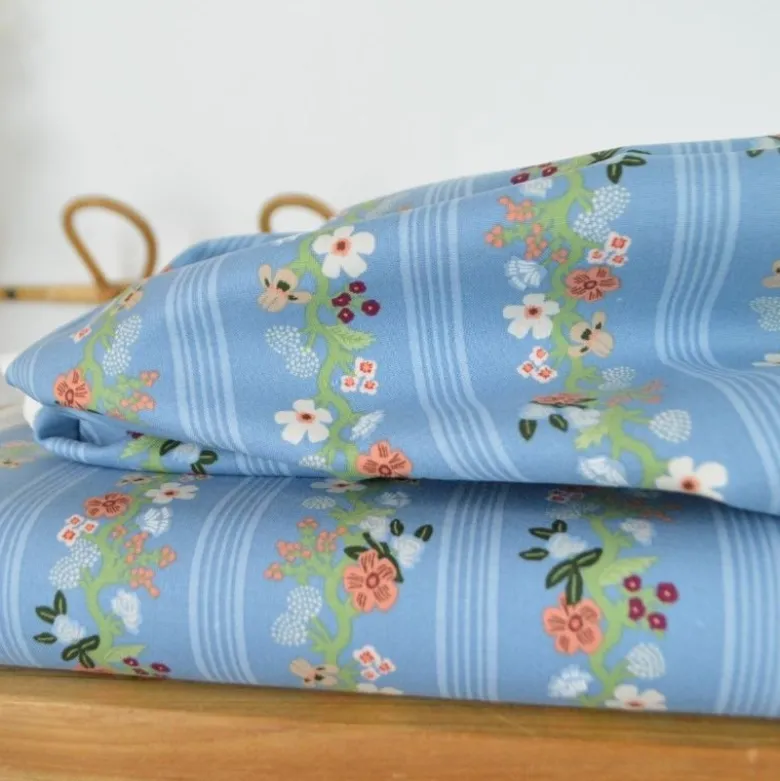 Tissu Rifle Paper motif fleurs et rayures Bleu - Collection Gracie