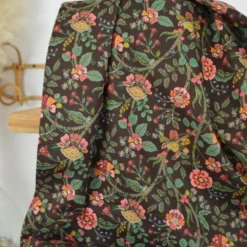 Tissu Rifle Paper motif fleurs indiennes fond cacao - Collection Gracie