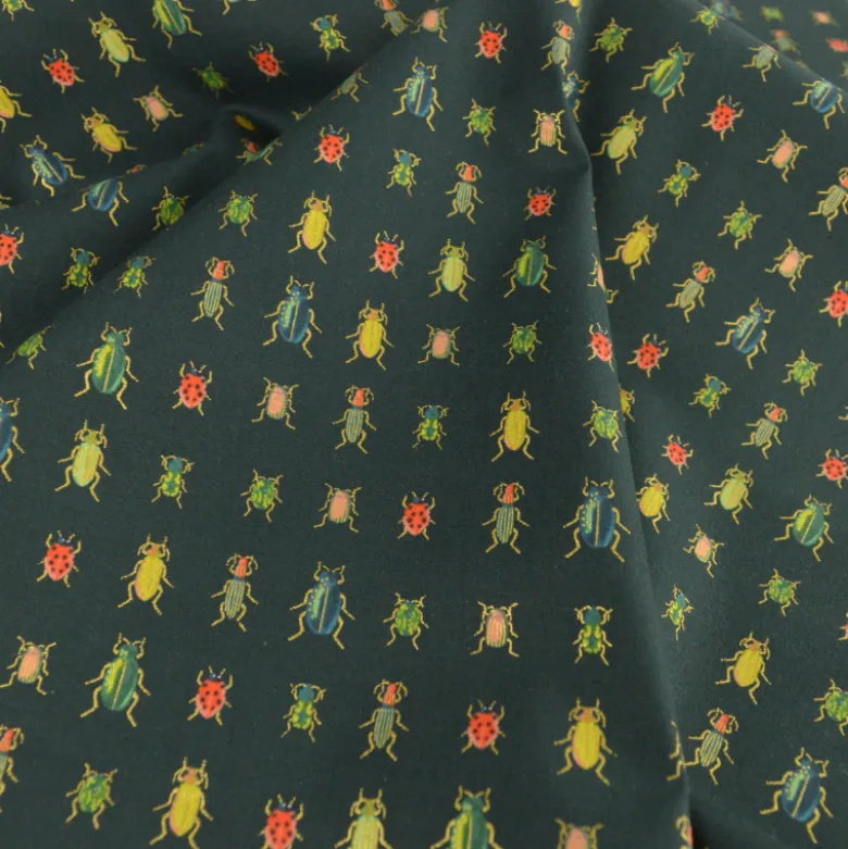Tissu Rifle Paper motif scarabées Métalliques fond vert - collection Curio