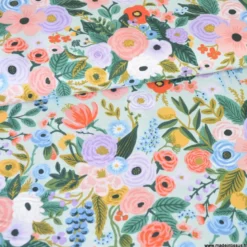 Tissu Rifle Paper Orchard motif fleurs grand motif fond vert menthe - Collection Garden Party