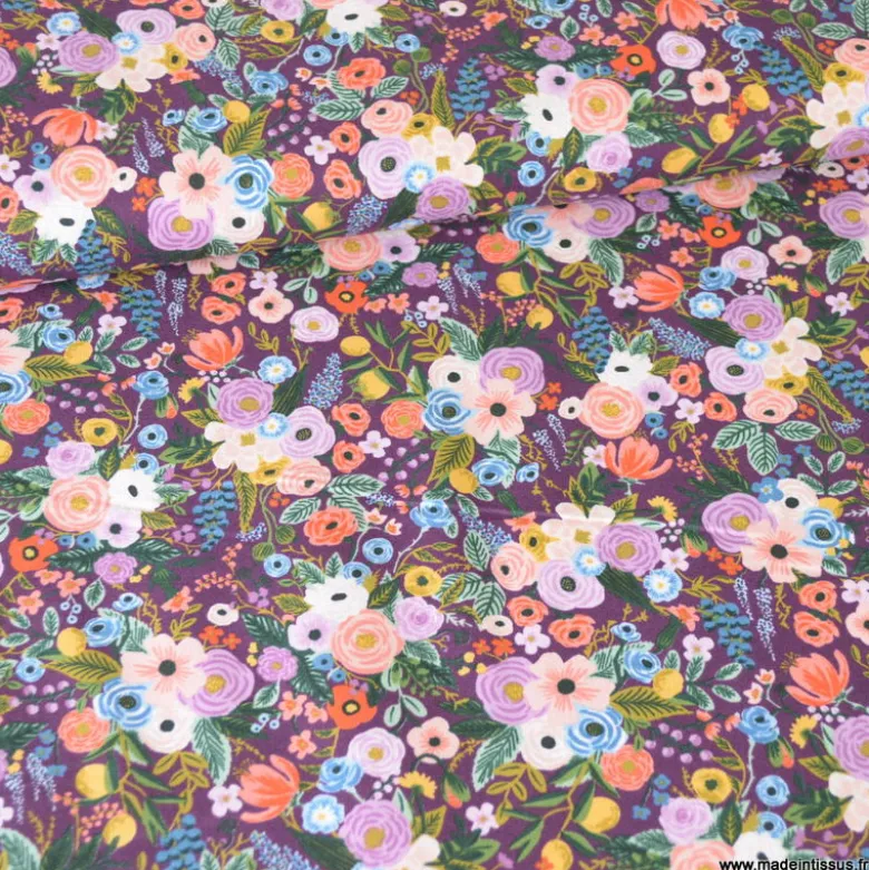 Tissu Rifle Paper Orchard motif fleurs fond bordeaux - Collection Garden Party