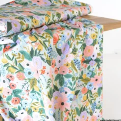 Tissu Rifle Paper Orchard motif petites fleurs fond menthe - Collection Garden Party