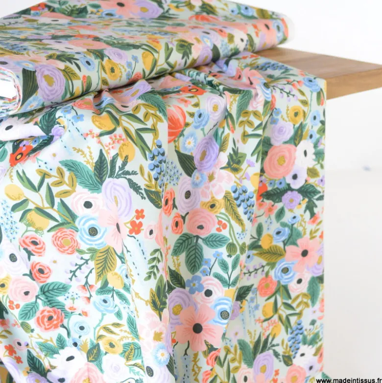 Tissu Rifle Paper Orchard motif petites fleurs fond menthe - Collection Garden Party