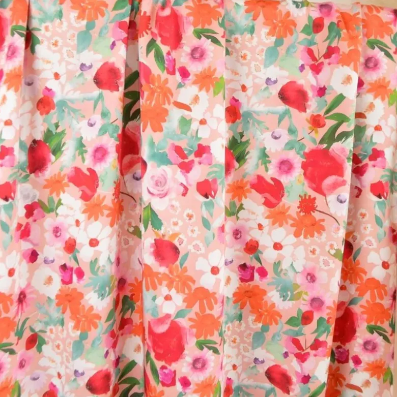 Tissu Satin de viscose fleuri fond rose poudré