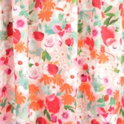 Tissu Satin de viscose fleuri fond rose poudré