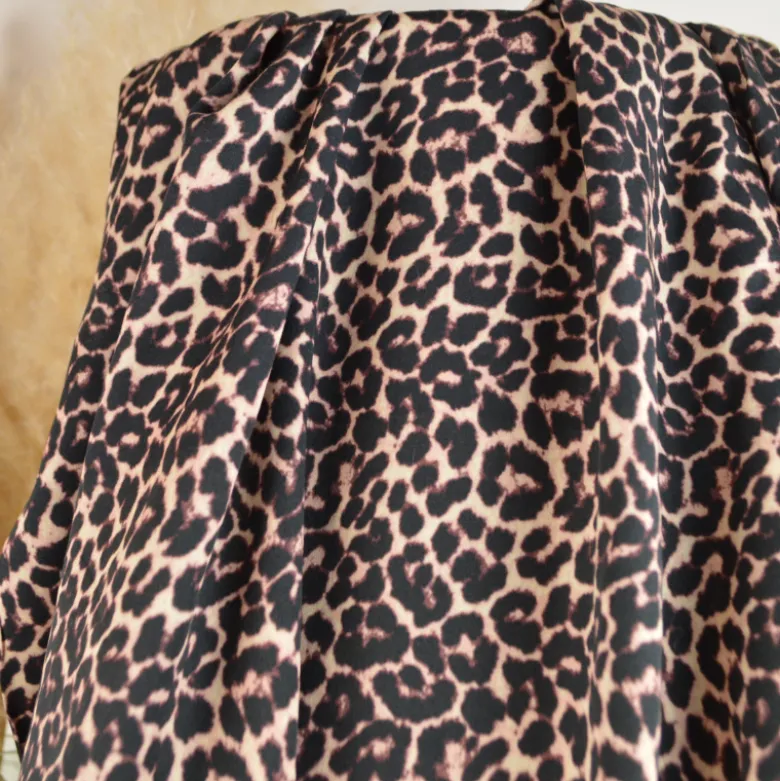 Tissu Satin de Viscose Léopard - Noir et beige