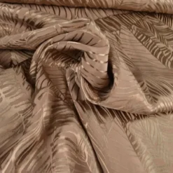 Tissu satin de viscose motif exotique fond taupe