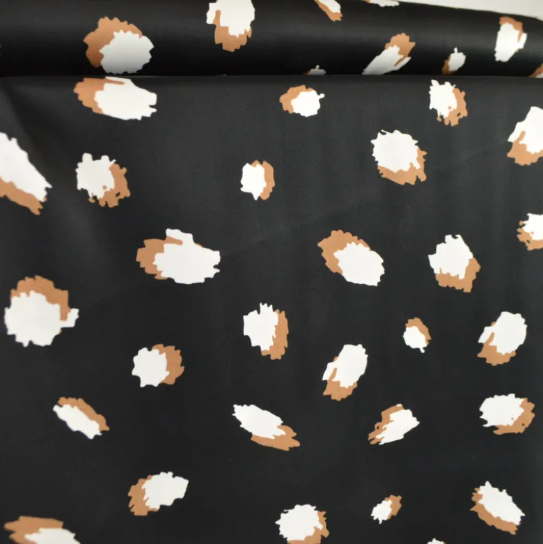 Tissu Satin de viscose motif leopard camel fond Noir