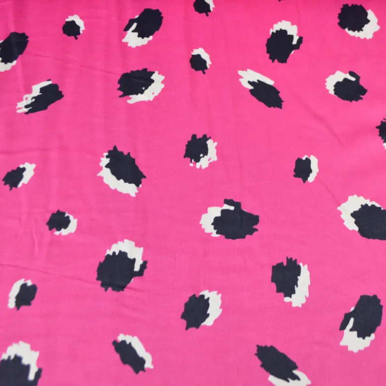 Tissu Satin de viscose motif leopard fond fuchsia