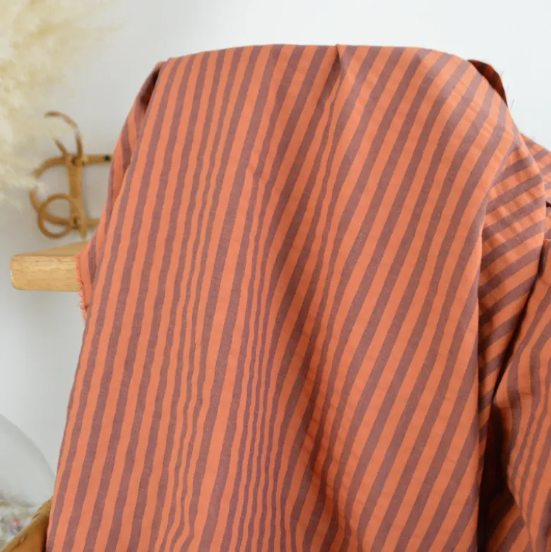 Tissu seersucker à rayures larges - Caramel et Aubergine