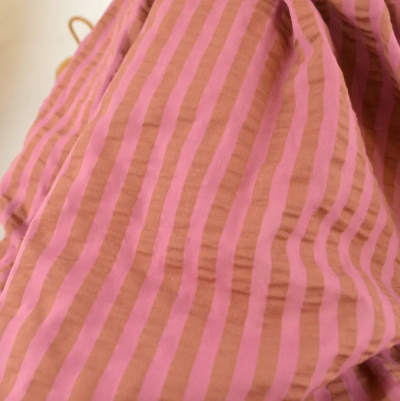 Tissu seersucker à rayures Tom - Bois de rose et Toffee