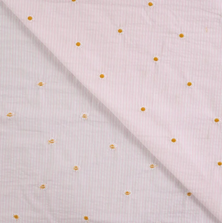 Tissu Seersucker Rose Nude Rayures Fines Brodé Marguerites – Coton Léger Été