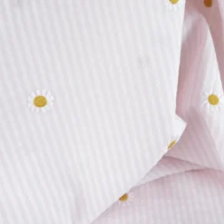Tissu Seersucker Rose Nude Rayures Fines Brodé Marguerites – Coton Léger Été