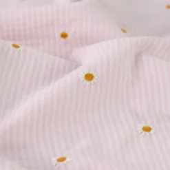 Tissu Seersucker Rose Nude Rayures Fines Brodé Marguerites – Coton Léger Été