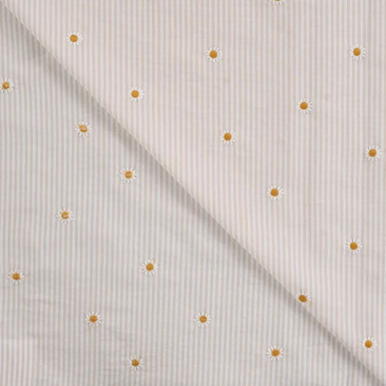 Tissu Seersucker Sable Rayures Fines Brodé Marguerites – Coton Léger Été