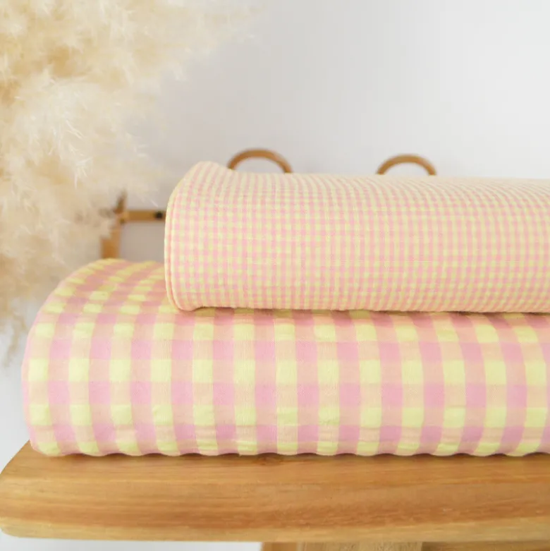 Tissu seersucker Vichy grands carreaux rose et jaune pâle