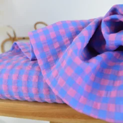 Tissu seersucker Vichy grands carreaux Bleu cobalt et rose