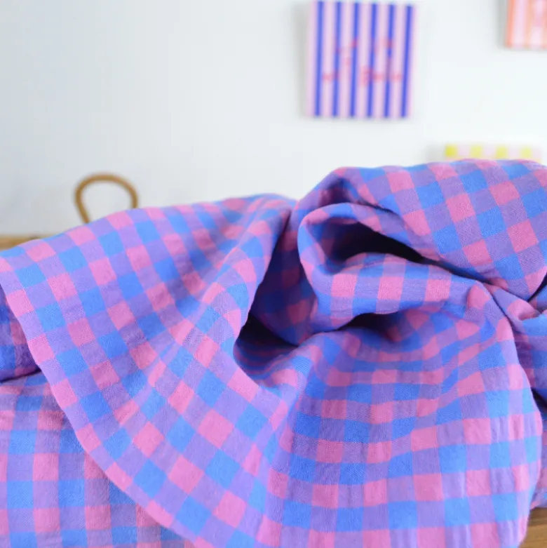 Tissu seersucker Vichy grands carreaux Bleu cobalt et rose