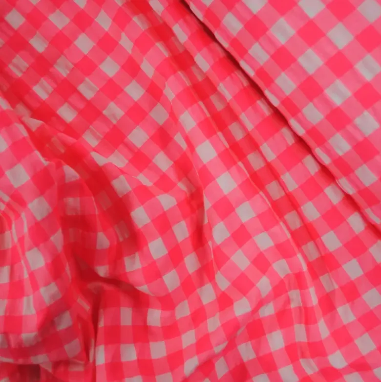 Tissu seersucker Vichy grands carreaux rose fluo