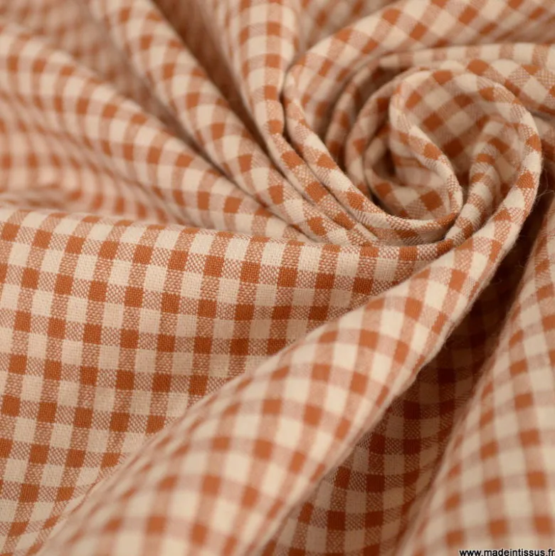 Tissu seersucker Vichy petits carreaux caramel et écru