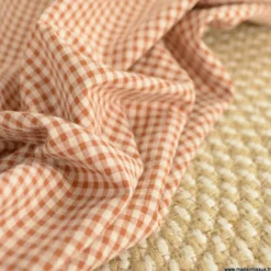 Tissu seersucker Vichy petits carreaux caramel et écru