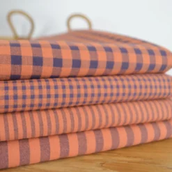 Tissu seersucker Vichy petits carreaux Caramel et Aubergine - OEKO TEX