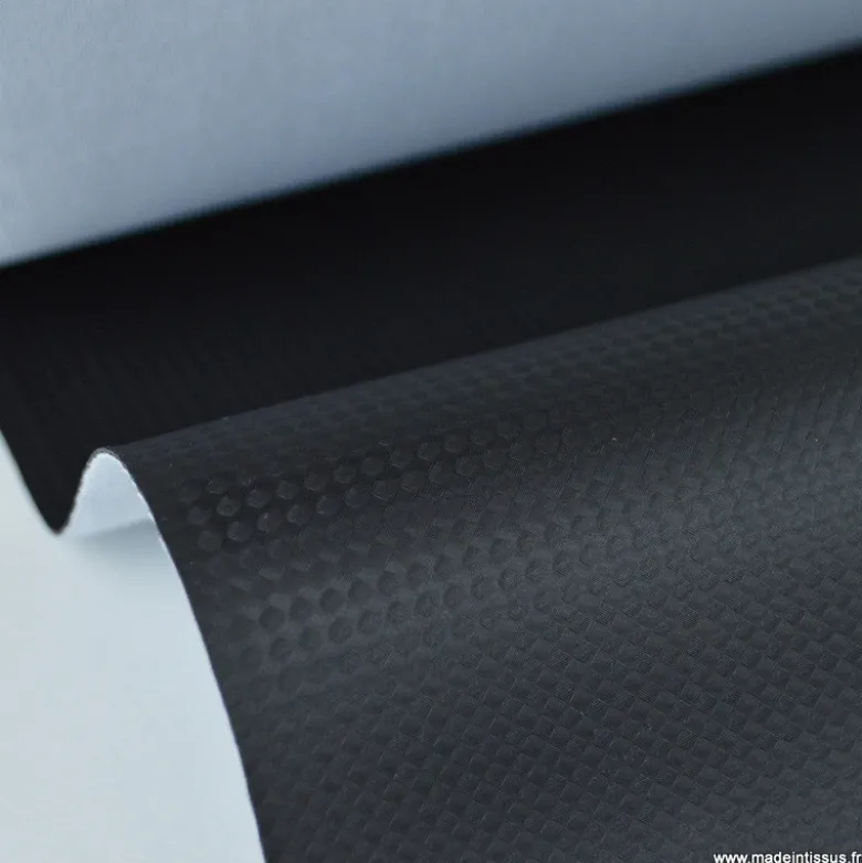Tissu simili cuir carbon noir pour sellerie automobile.
