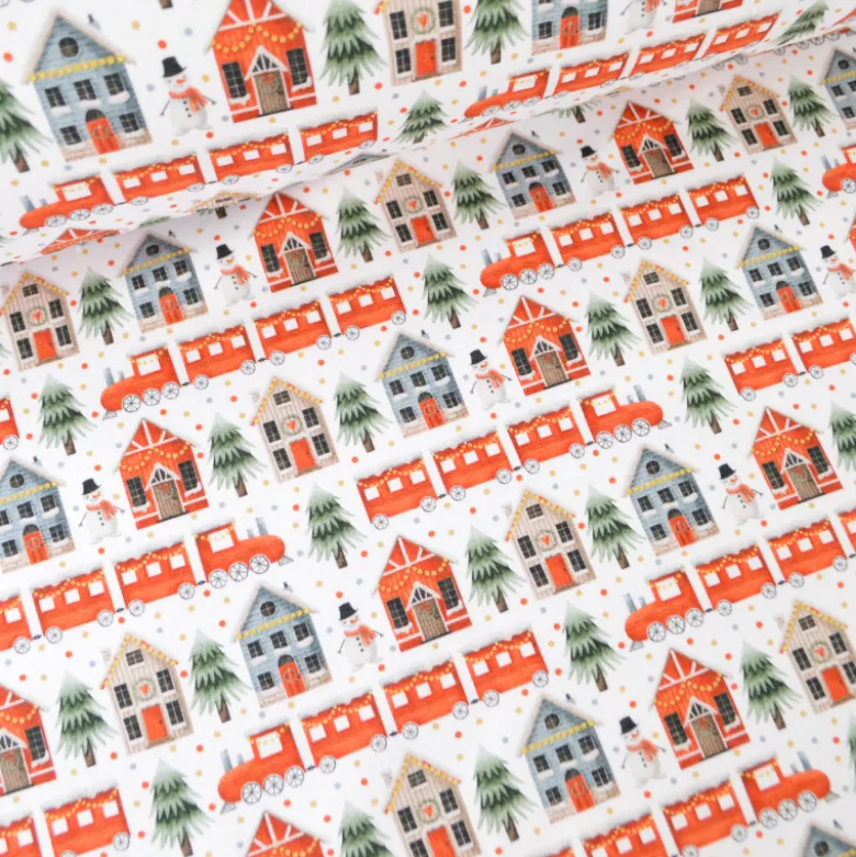 Tissu Sweat molleton de Noël motifs maisons et sapins rouge fond blanc