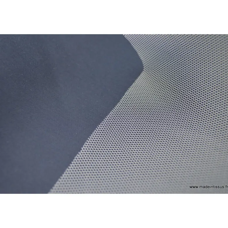 Tissu Tulle raide coloris ivoire 100% polyamide 300cm 27gr/m² .