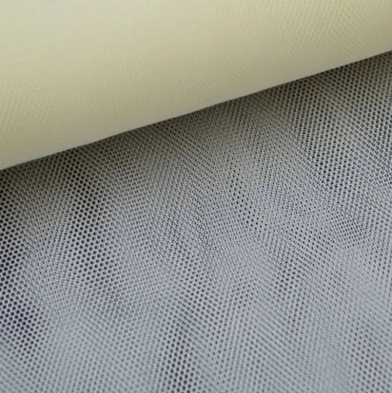 Tissu Tulle raide coloris ivoire 100% polyamide 300cm 27gr/m² .