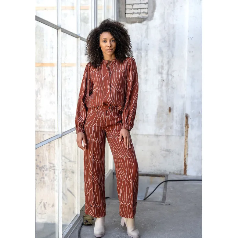 Tissu Twill de Viscose – Motif Graphique "Ondes Terracotta"