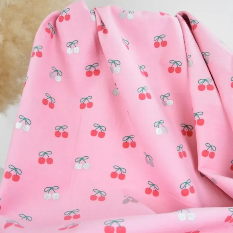 Tissu velours milleraies Poppy motif cerises foil fond rose - OEKO TEX